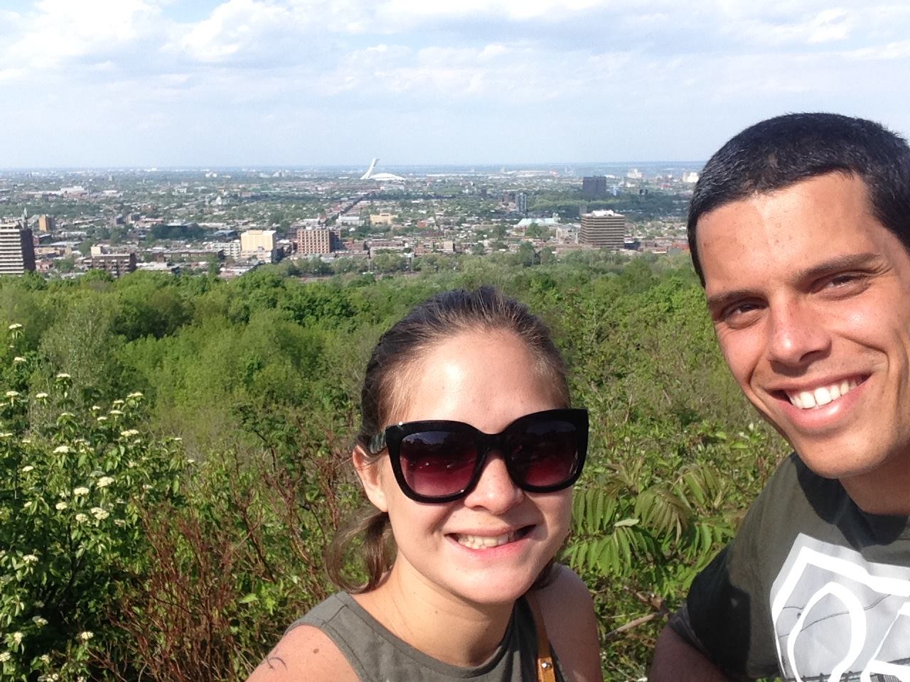Anapa Perez et sa copine en mode 'selfie' à Montréal.
