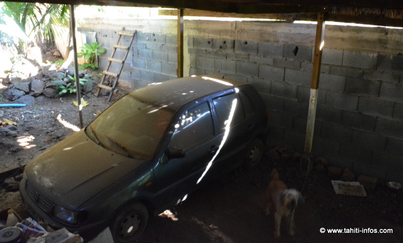 La voiture des Lee a été emmurée avec la maison