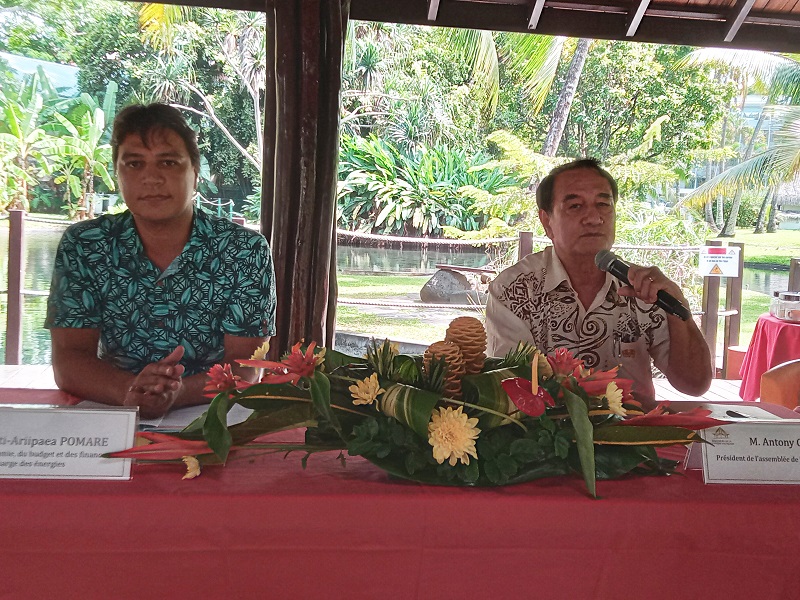 Le ministre Tevaiti Pomare et le président de l'assemblée Antony Géros attendent la décision définitive du Conseil d'Etat concernant l'annulation de la loi fiscale version "propre" votée en décembre dernier aux forceps par la majorité Tavini. Crédit photo SD