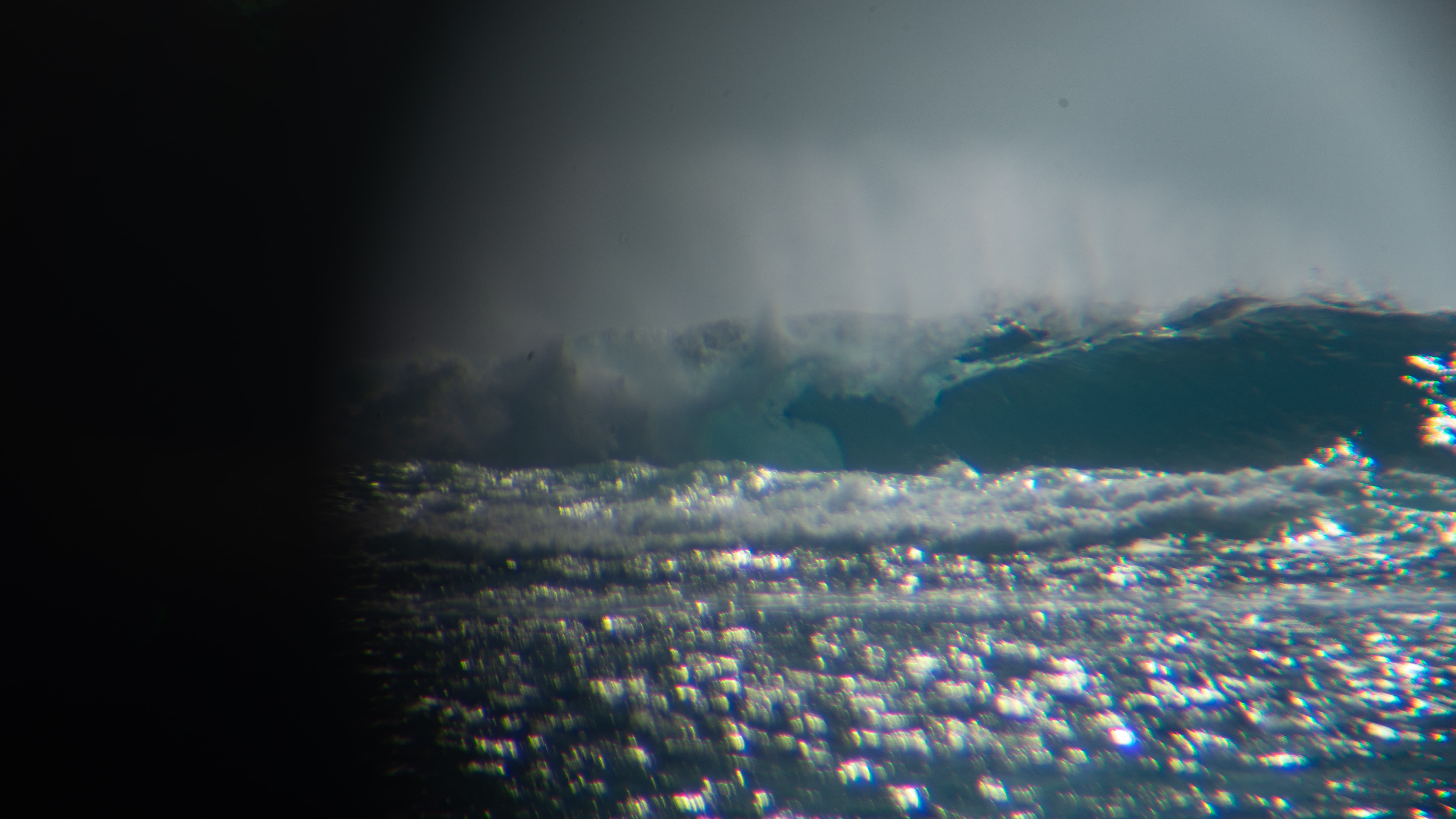 Il est possible d'observer la vague de Taapuna depuis les jumelles de l'hôtel.  Crédit : Tom Larcher