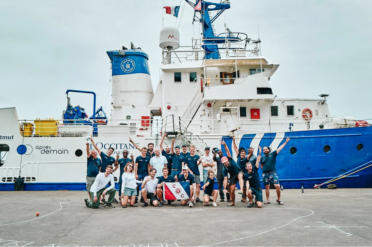 Avec à son bord une vingtaine de personnes, l'équipage du Plastic Odyssey profite de compétences variées afin de remplir ses missions.