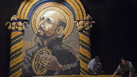 Un autel de maïs et noix de coco pour la messe du Pape au Paraguay