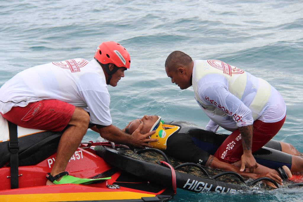 Démonstration de secours en mer.