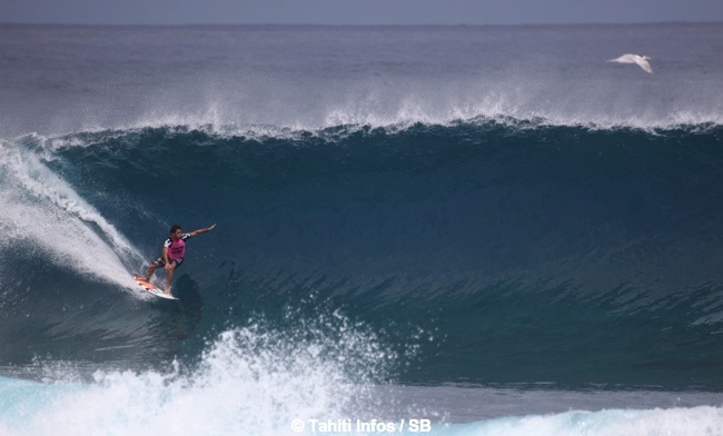 Jérémy Florès, pourtant un spécialiste du surf de récif, s'est blessé au visage