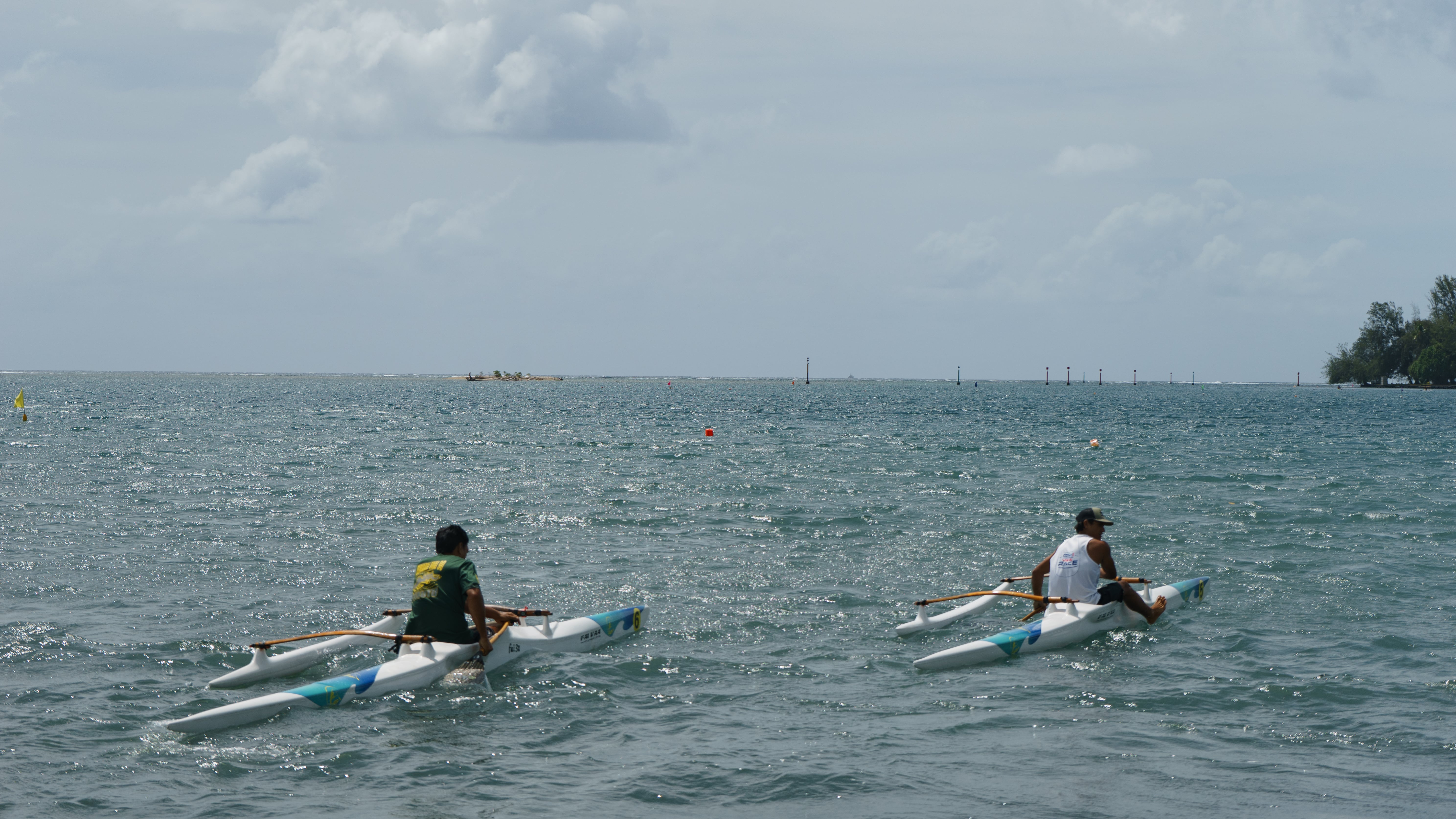 Les compétiteurs direction la ligne de départ.  Crédit : Tom Larcher