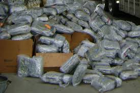 Brésil : la camionnette se renverse et deverse... plus d'une tonne de cannabis