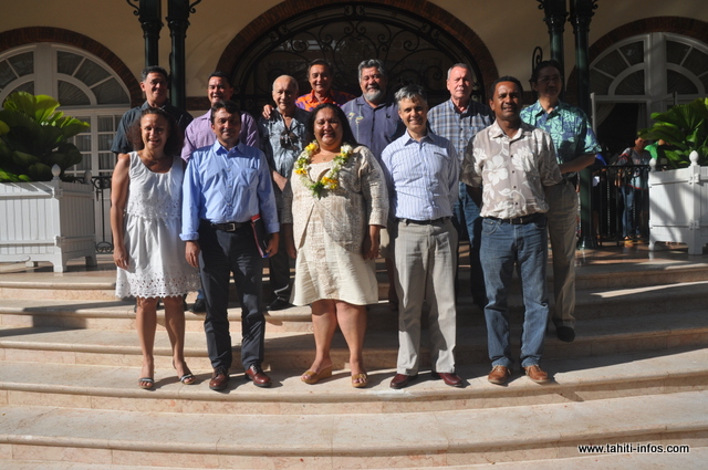 L'ensemble des partenaires réunit pour la photo de famille
