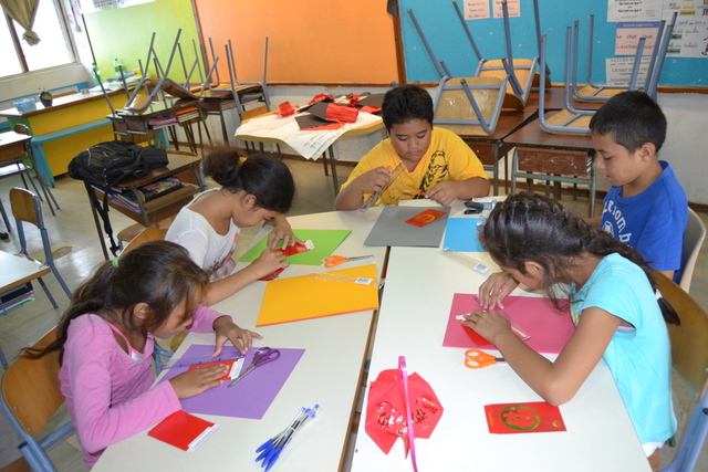 Un atelier d'accompagnement à la scolarité dans une école de Punaauia.