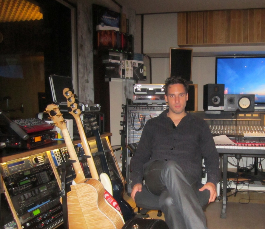 Aranud signe un deuxième titre solo  "Aime-moi"