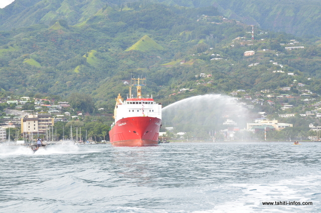 Arrivée festive du Saint Xavier Maris-Stella IV