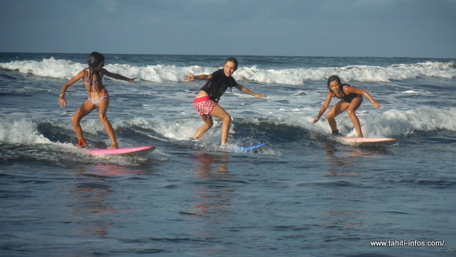 Faire du surf avec Doumé pendant l'été