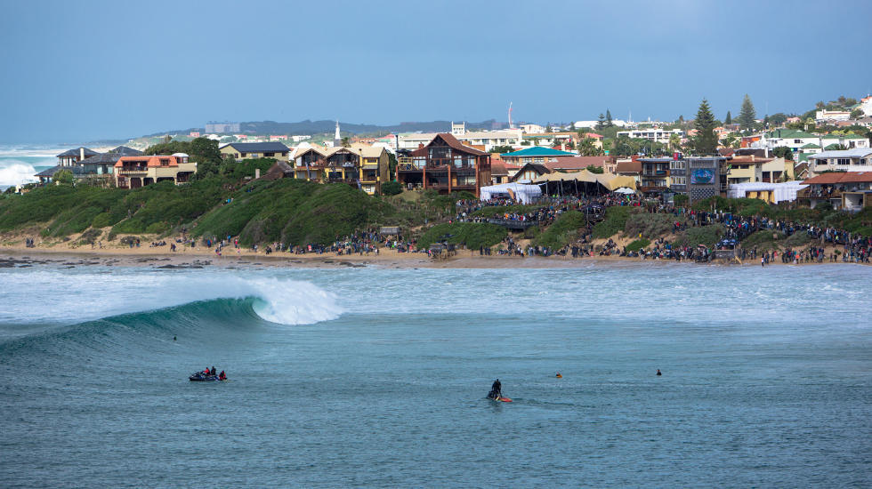 Surf Pro – Championnat du monde : Michel Bourez démarre J-Bay en force.