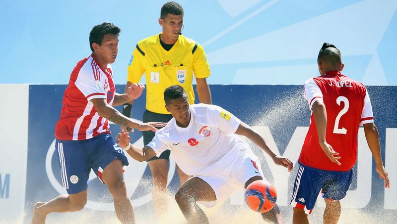 Heiarii Tavanae des Tiki Toa à la lutte contre l'équipe du Paraguay (photo : FIFA)