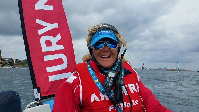 « Les coureurs trouvent leurs marques sur le Diam 24 et progressent en vitesse et en tactique », confie Isabelle Barbeau, à mi-parcours du Tour. « Les arbitres aussi se rodent et l’équipe se soude et se complète. »