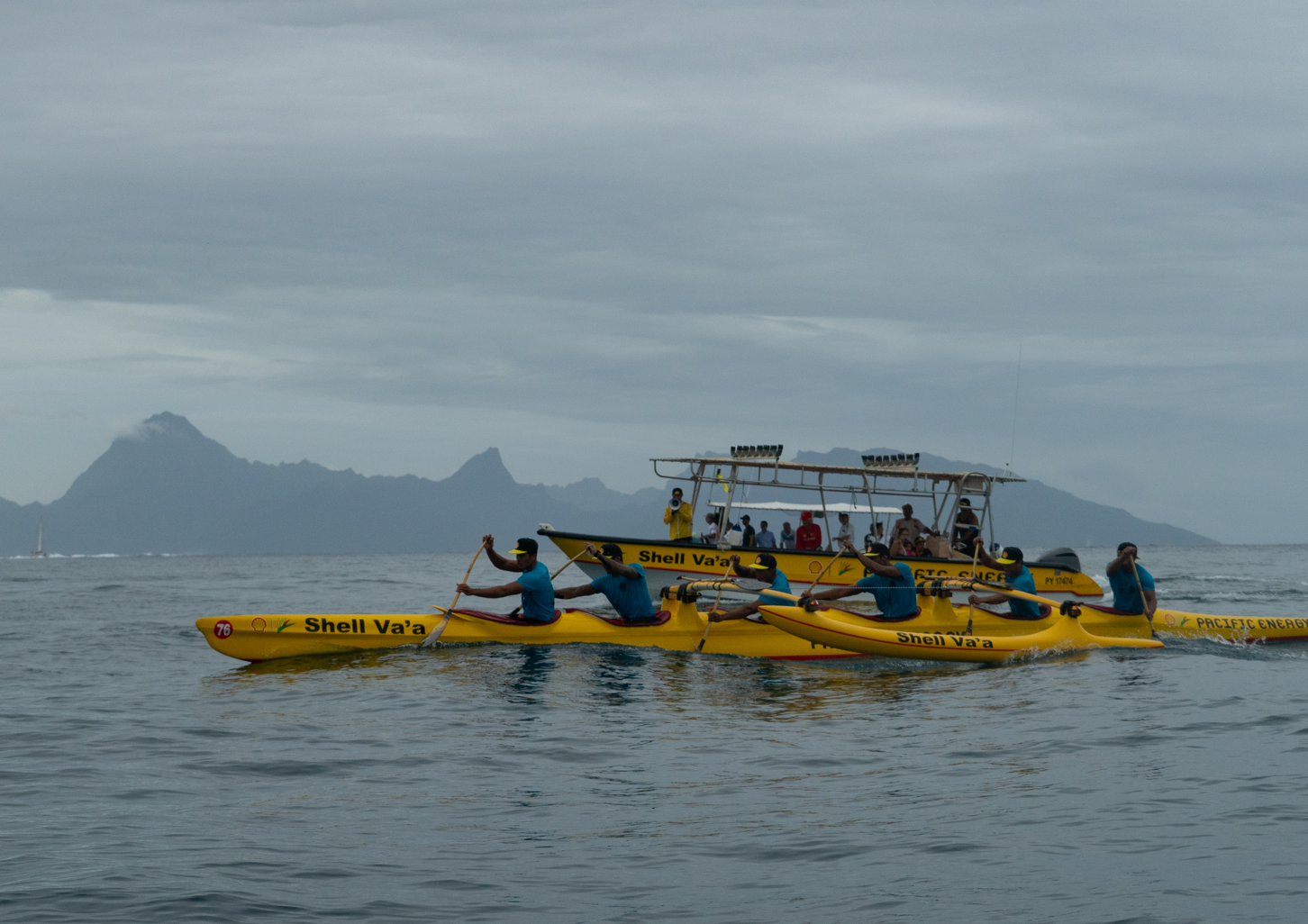 La pirogue A de l'écurie Shell, première à finir le parcours du trophée de l'amiral 2024.  Crédit : Tom Larcher
