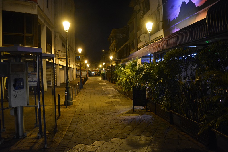 La rue des Ecoles est désormais illuminée de mille feux