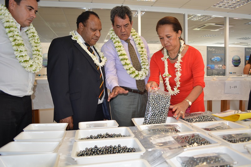 Teva Rohfritsch, le président Baldwin Lonsdale du Vanuatu, Edouard Fritch et Élisabeth Moe.
