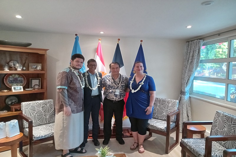 Mathilde Panot (à droite), présidente du groupe LFI à l'Assemblée nationale, et le second de liste de la France insoumise pour les élections européennes, Younous Omarjee, ont rencontré le président de l'assemblée de la Polynésie, Antony Géros, ce lundi matin, en compagnie du jeune député Tematai Le Gayic qui siège quant à lui dans les rangs de GDR-Nupes au palais Bourbon. credit photo SD