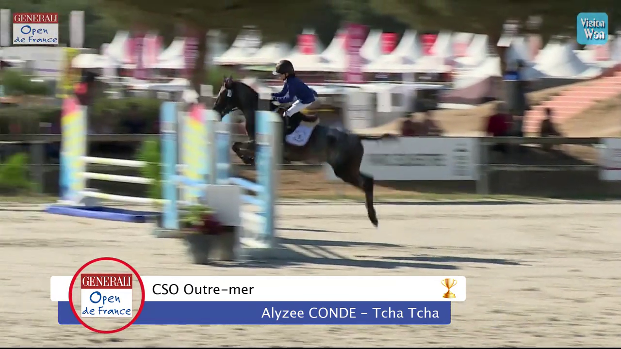 Alysée Condé porte les couleurs de la Polynésie Française sur la plus haute marche du podium des Championnats de France d'équitation