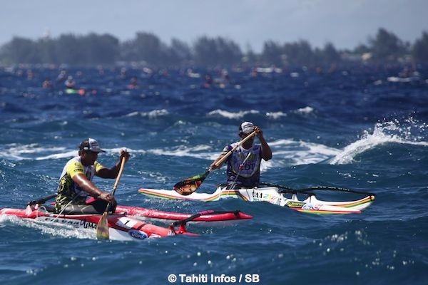 Kévin à la lute avec Steeve à la 1re bouée.