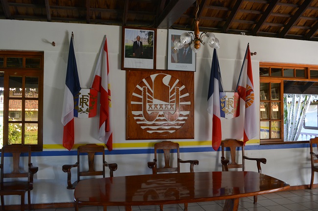 La salle du conseil municipal de la mairie de Papara. De nouvelles élections municipales seront organisées prochainement qui pourraient bouleverser complètement le rapport des forces politiques de la commune.