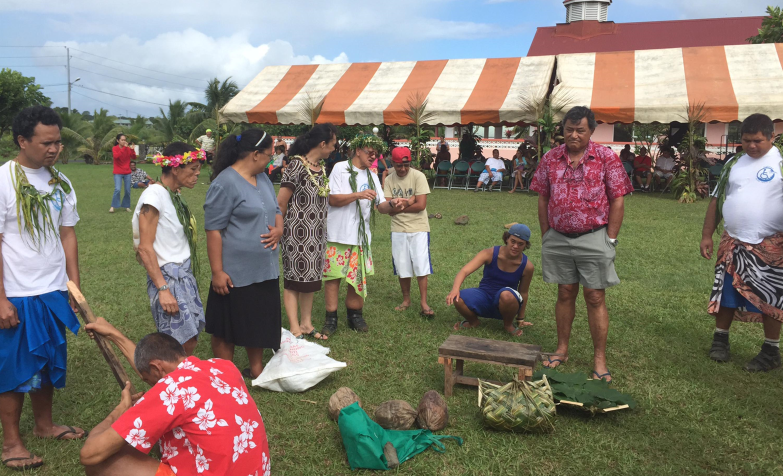 Tea Frogier assiste au Heiva Ma’ohi