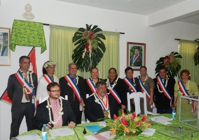 Les élus du conseil municipal se réuniront le 12 août prochain pour élire le futur maire de Mahina. En attendant, l'intérim sera assuré par la première adjointe Lorna Oputu.