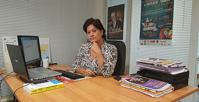 Journaliste, rédactrice en chef, puis directrice d'antenne, Mateata est désormais directrice générale de la télévision du Pays.