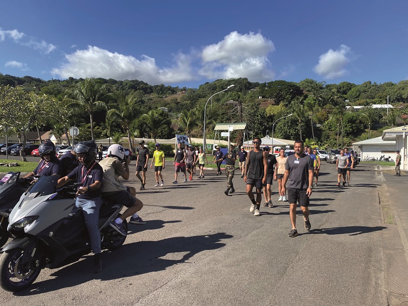 Gendarmes, policiers, GIGN, Sécurité civile, sponsors, volontaires, organisateurs et coureurs se sont réunis hier au RSMA pour un dernier exercice grandeur nature. Crédit photo : Thibault Segalard.