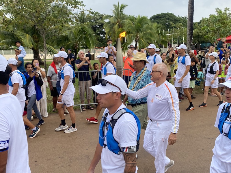 Plus de 1000 personnes à Pirae pour le début de la dernière étape du relais de la flamme