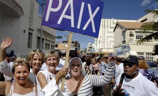 Manifestation contre les violences à Nouméa, le 12 août 2009 (© AFP)