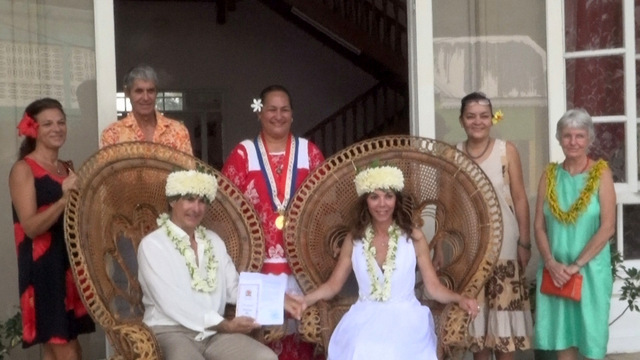 Marcello et Claudia se sont unis civilement et de façon tout à fait officielle la semaine dernière à Uturoa. (Crédit photos : Julien Vescovali, mairie Uturoa).