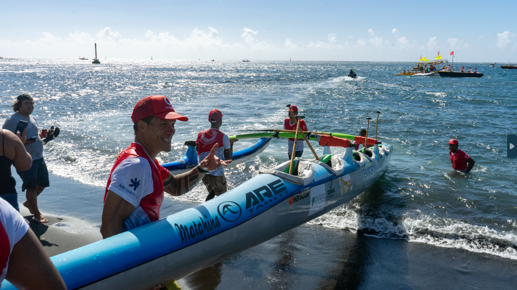 La joie de la team Enviropol arrivée deuxième, avant d’apprendre leur première place au classement final.  Crédit : Tom Larcher