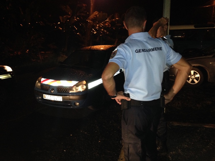 Le 15 juin dernier, Ben Benacek avait convaincu trois détenus d’escalader avec lui un mur de 8 m de haut à Nuutania, provoquant le gel du site par les gendarmes. L’incident de trop pour l’administration pénitentiaire.