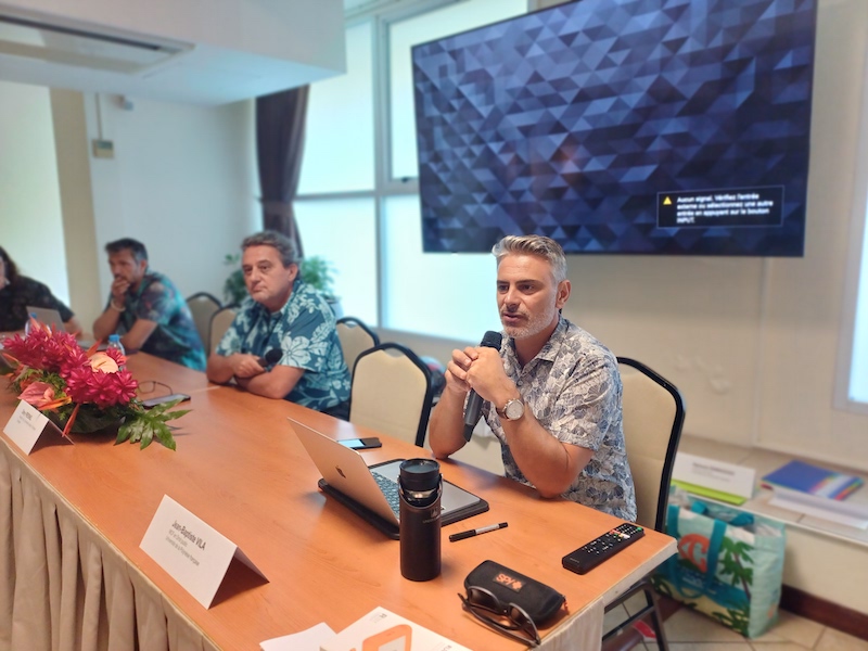 Jean-Baptiste Villa (à droite), maître de conférence en Droit public à l’UPF et organisateur du colloque.