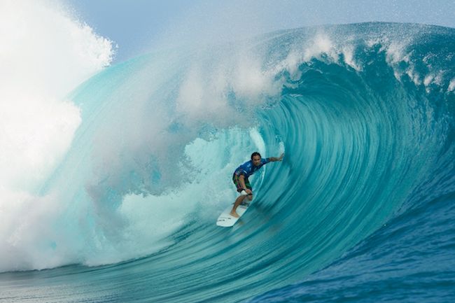 Taumata Puhetini est un surfeur polyvalent. © Tim Mc Kenna.