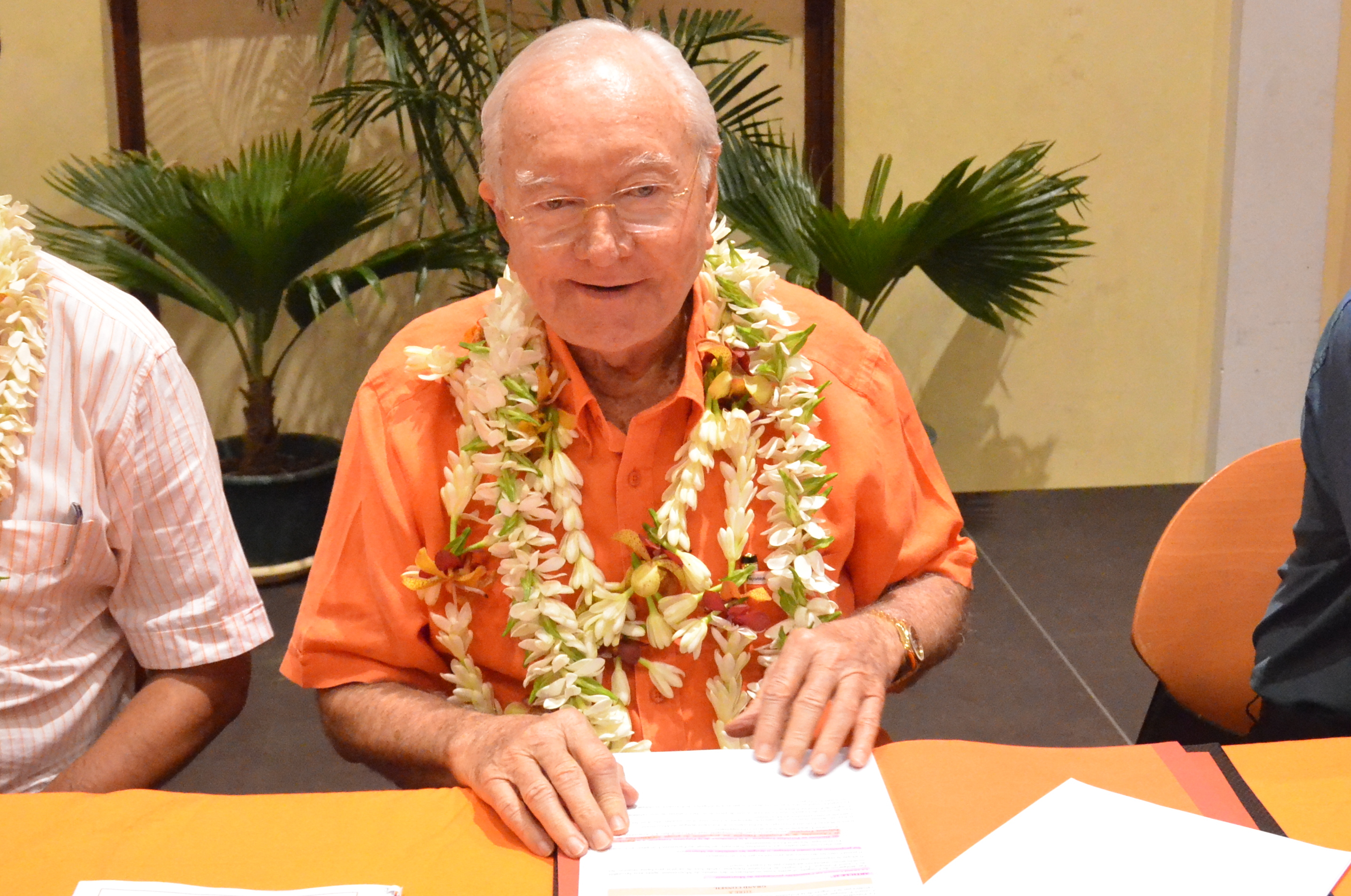 Gaston Flosse annonce dorénavant que le prochain congrès du Tahoera’a Huira’atira se tiendra à Papara, le 26 novembre.