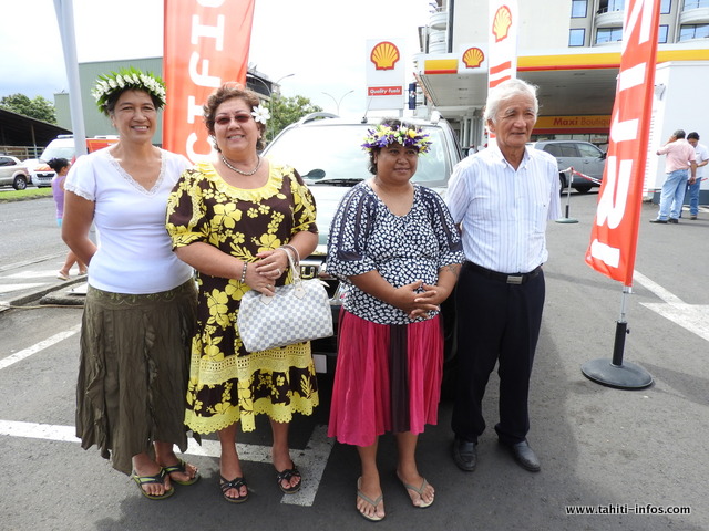 Edithe, Béatrice, Emiliane, en compagnie de Albert Moux
