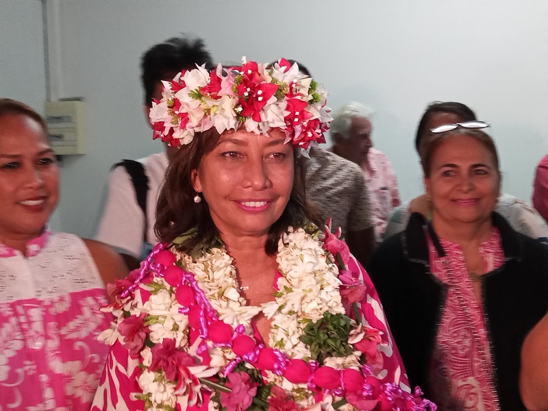 C'est d'abord avec ses militants que Nicole Sanquer a savouré sa victoire samedi soir dans son QG de Papeete avant de rejoindre ses alliés de Amui tatou à la permanence du Tapura Huira'atira. crédit photo SD