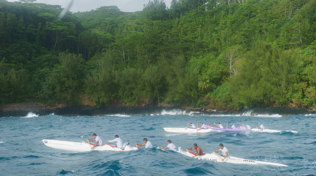 Féroce bataille dans les vagues pour la deuxième marche du podium, entre Arue et Hinaraurea.  Crédit : TL