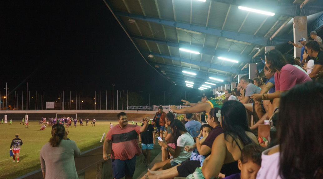 Les supporters en feu.  Crédit : TL