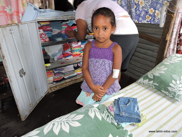 "Une fois ma fille est revenue de l'école en me demandant d'acheter un tricot de la reine des neiges, comme celui d'une de ses copines. Mais nous lui avons expliqué que ce n'était pas possible parce qu'on a pas les moyens. Ca fait mal, mais c'est comme ça", explique Rose