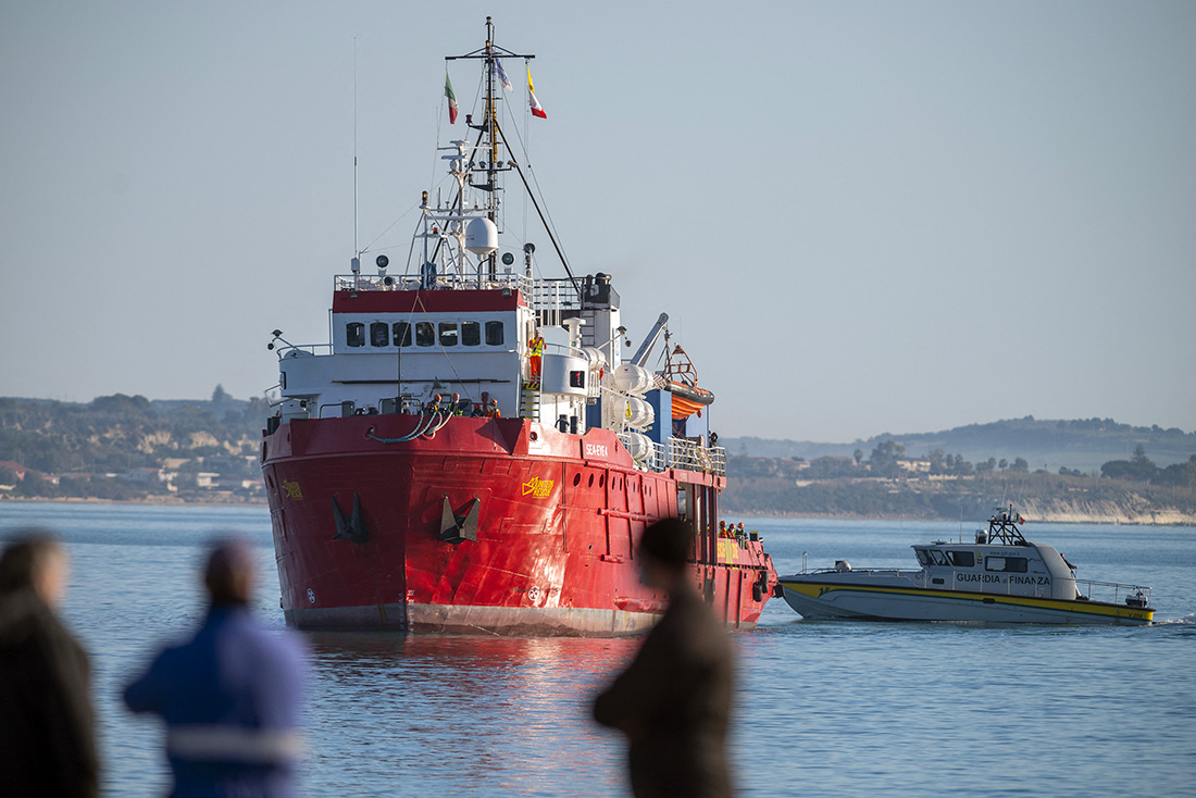 Le Sea-Eye 4 a répondu aux appels de détresse avec deux autres navires de sauvetage entre dimanche et lundi. Giovanni ISOLINO / AFP