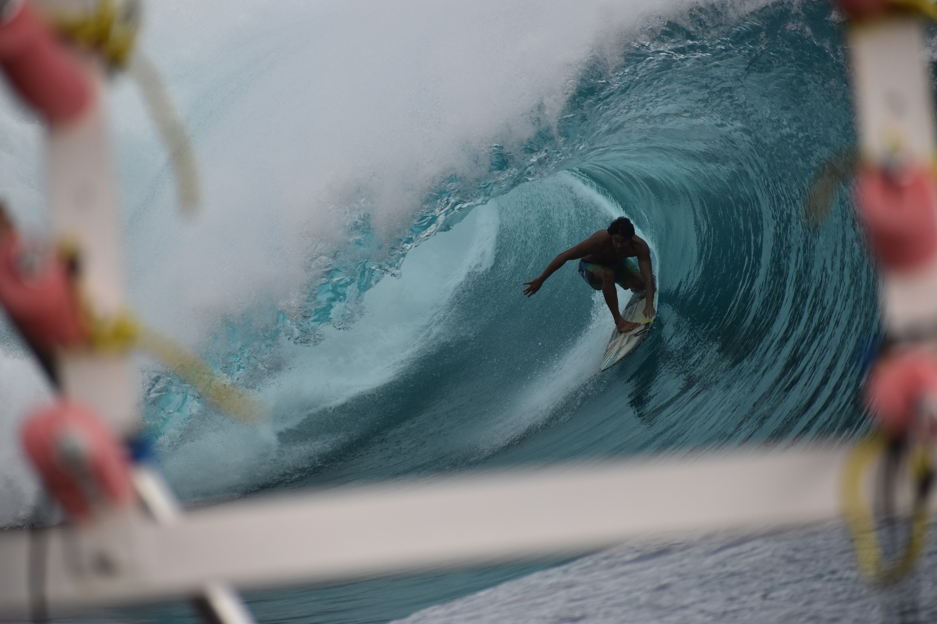 Matahi Drollet a enchaîné les vagues massives.