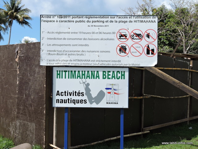 Sur la plage de Hitimahana, la seule information du public rend compte pour l'instant des interdictions sur les comportements des personnes qui fréquentent le site. Rien n'est indiqué sur la baignade, ni sur la mauvaise qualité des eaux du littoral.