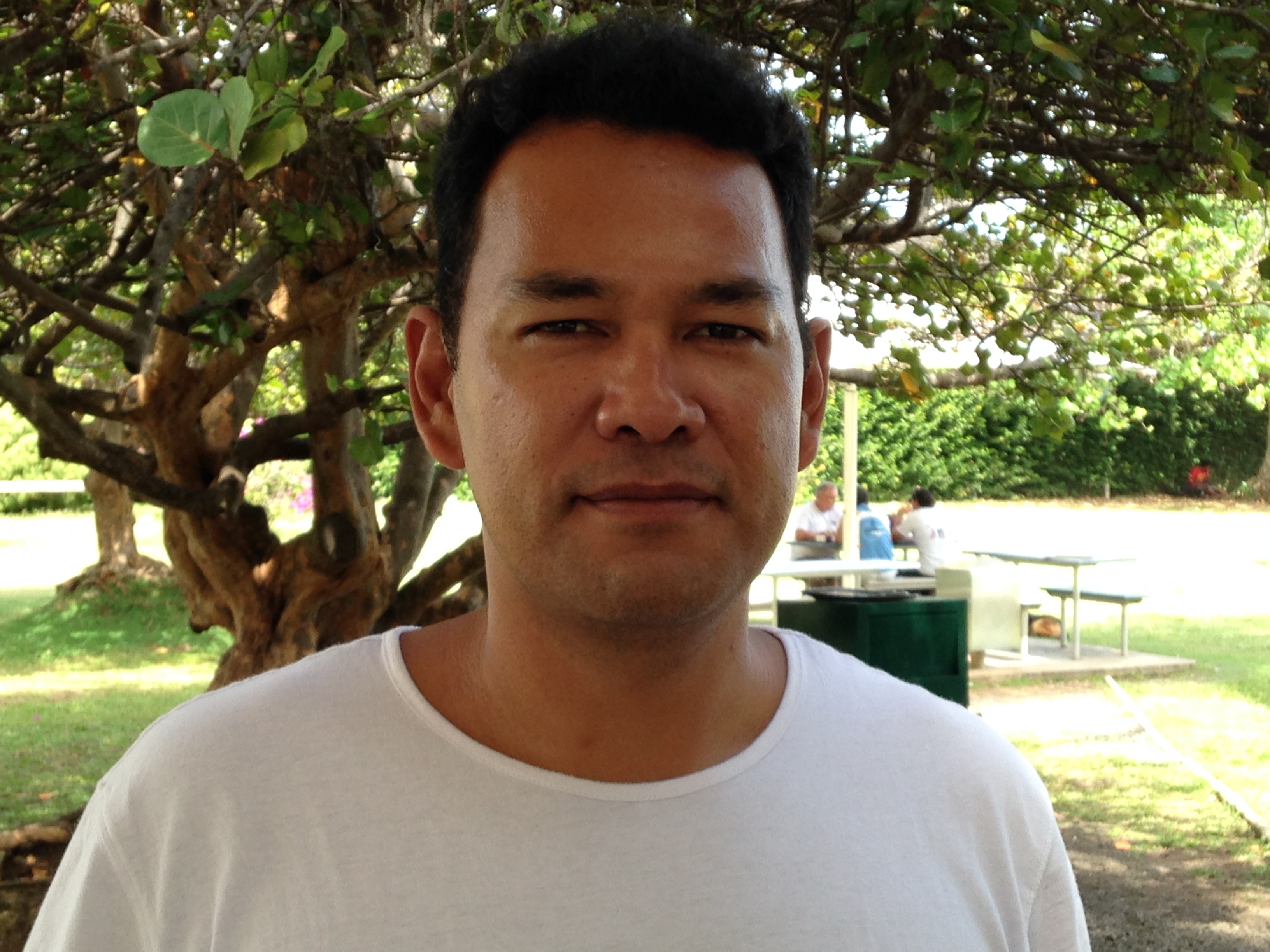 Jacques Raioha, représentant de la section des Tuamotu de l'Est, a signé vendredi sa démission du Tahoera'a pour rejoindre le groupe Tapura Huiraatira à l'assemblée.