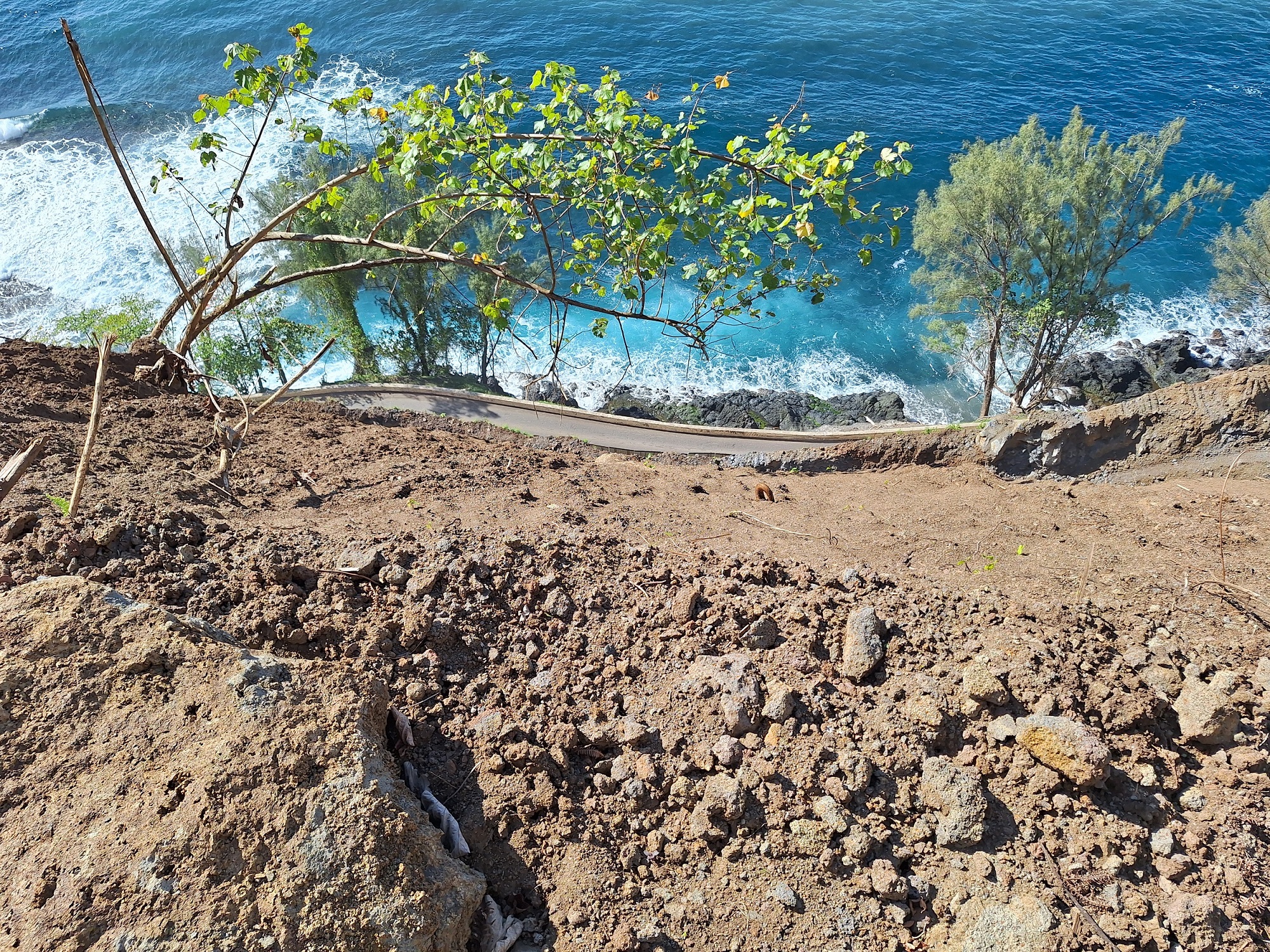 Aperçu de la route, 80 mètres plus bas.