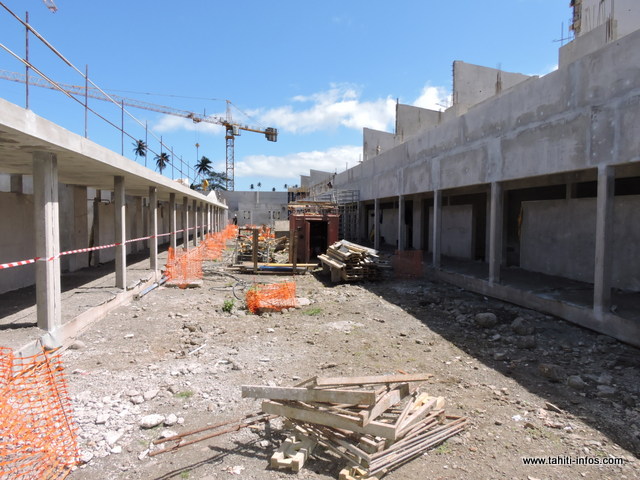 Le gros œuvre est quasi terminé, 6 300 m² de bâtiments ont été construits dont 4 400 m²  pour les salles de cours.