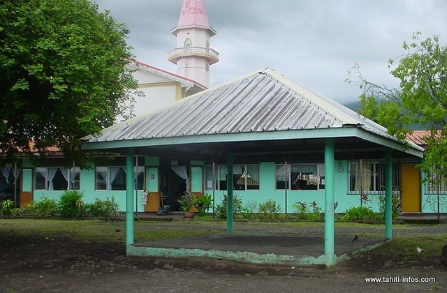 "Les travaux de la nouvelle école d'Apatea devraient démarrer avant la fin de l'année", déclare la ministre de l'éducation, Nicole Sanquer.