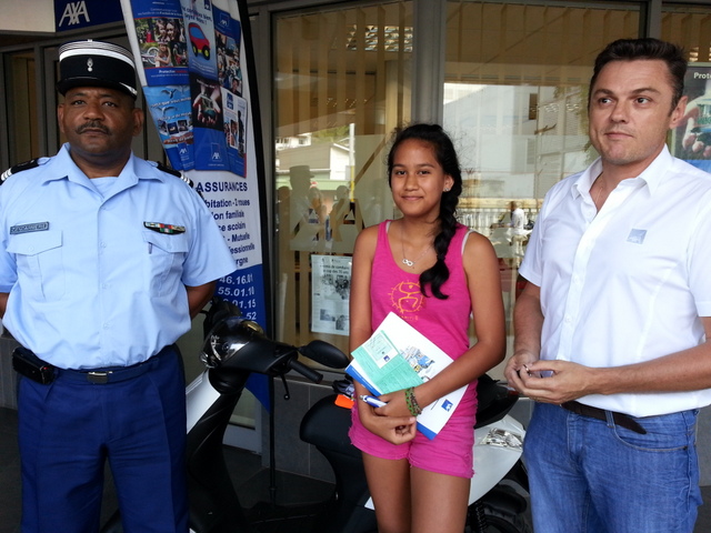 Le capitaine de gendarmerie Olivier Faure, Tiheni Lenoir et David Borderie, directeur commercial.